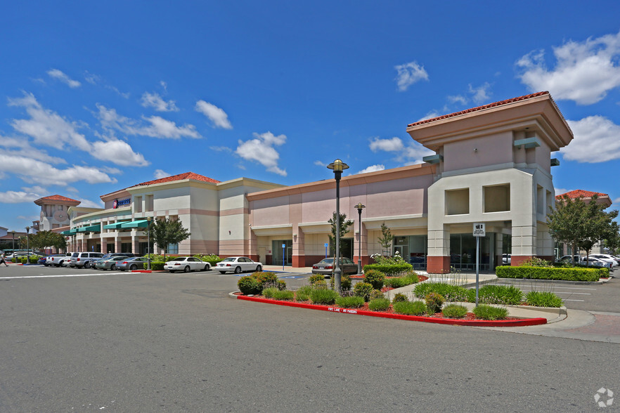 8785 Center Pky, Sacramento, CA for lease - Primary Photo - Image 3 of 8