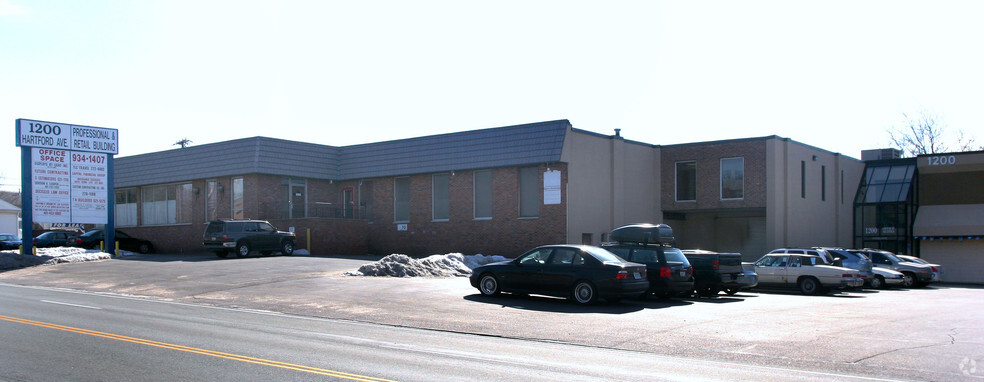 1200 Hartford Ave, Johnston, RI for lease - Building Photo - Image 3 of 40