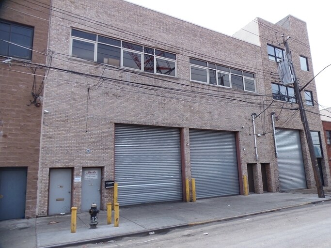 4320 54th Rd, Maspeth, NY 11378 5000SF Hi Ceiling WHSE, 4000SF Offices, Patio