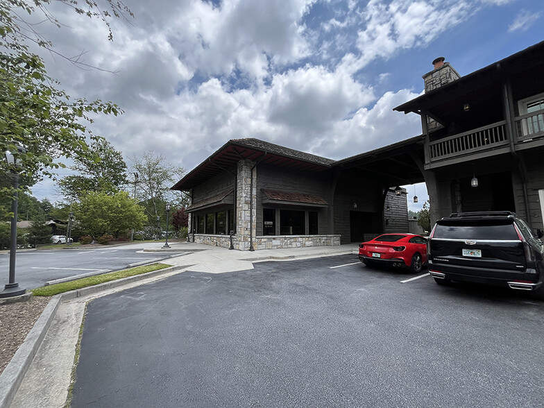 341 US Highway 64 W, Cashiers, NC for lease - Building Photo - Image 1 of 25