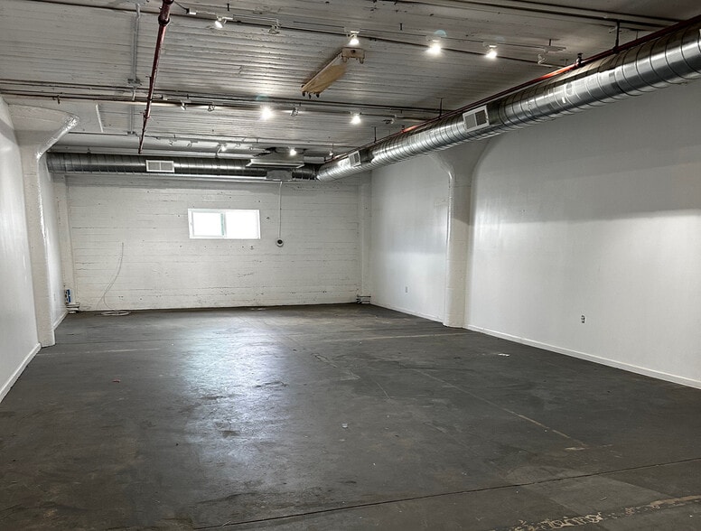 1922 E 7th Pl, Los Angeles, CA for lease - Interior Photo - Image 2 of 9