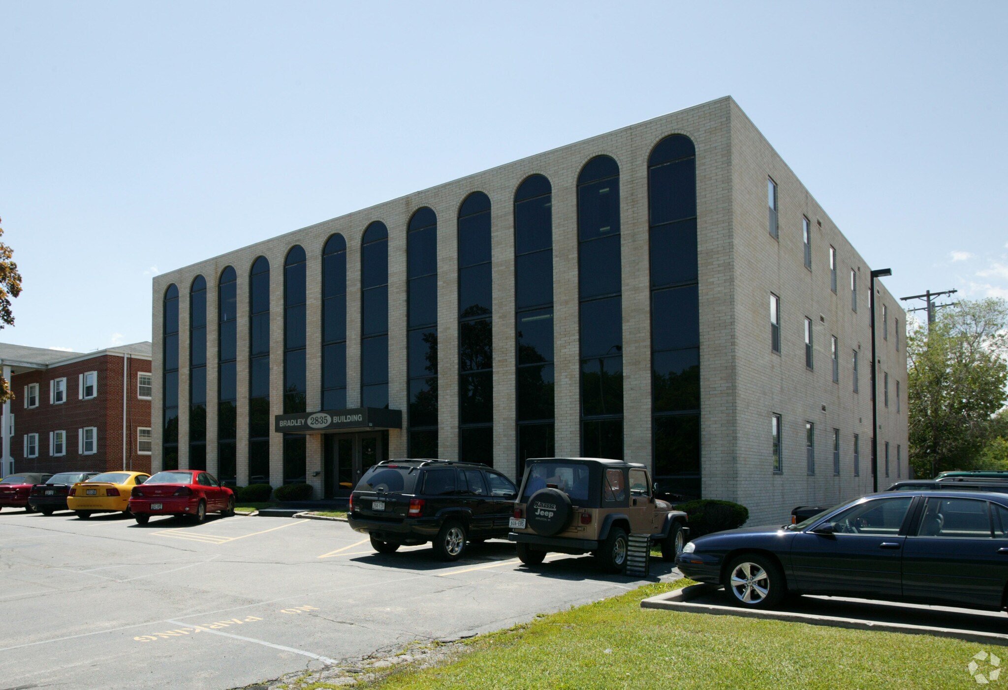 2835 N Mayfair Rd, Milwaukee, WI for sale Building Photo- Image 1 of 1