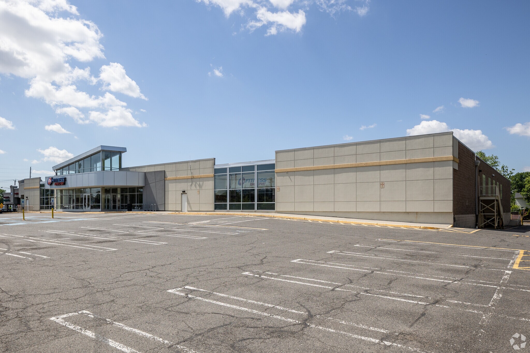 459 US 17, Hasbrouck Heights, NJ 07604 Heights Shopping Center