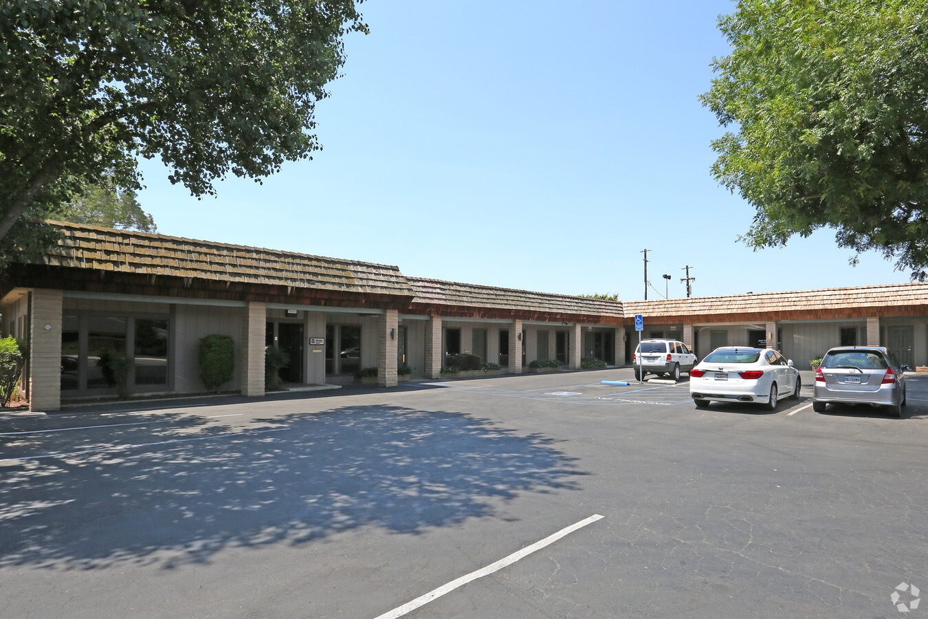 3745 W Caldwell Ave, Visalia, CA 93277