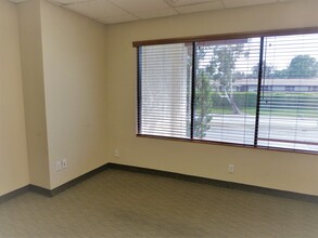 Central Westlake Village-  Abundant parking, Westlake Village, CA for lease Interior Photo- Image 2 of 4