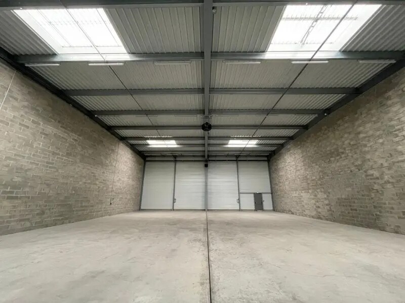Industrial in Créteil for lease Interior Photo- Image 1 of 3