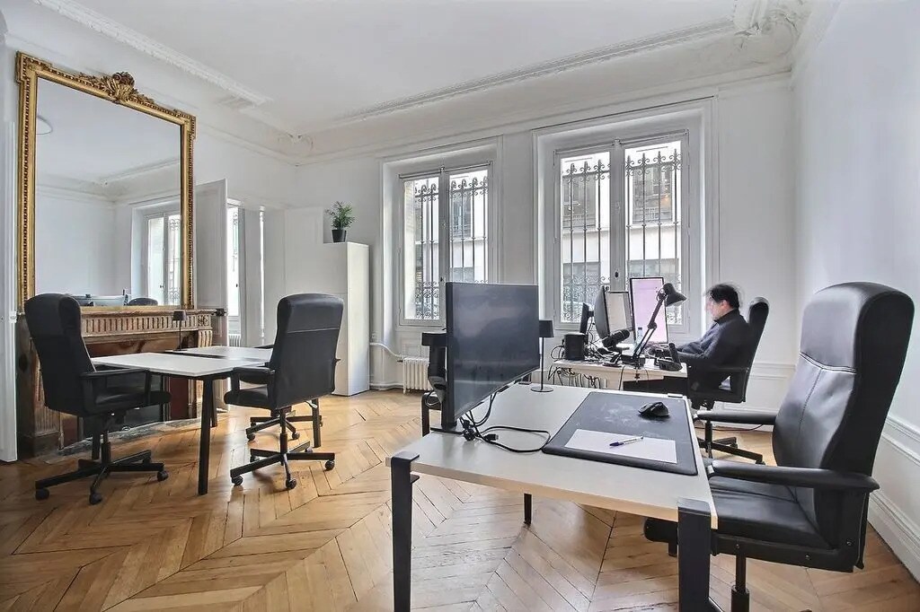 Office in Paris for lease Interior Photo- Image 1 of 6
