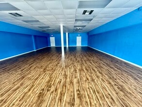 7050 Winkler Rd, Fort Myers, FL for lease Interior Photo- Image 1 of 3