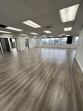 18425 Burbank Blvd, Tarzana, CA for lease Building Photo- Image 2 of 3