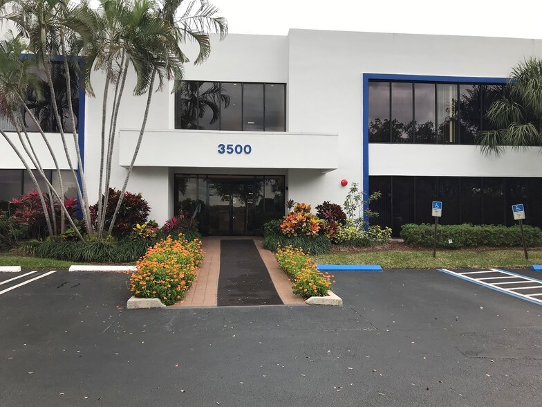 3500 Gateway Dr, Pompano Beach, FL 33069 Campbell Property Management Building