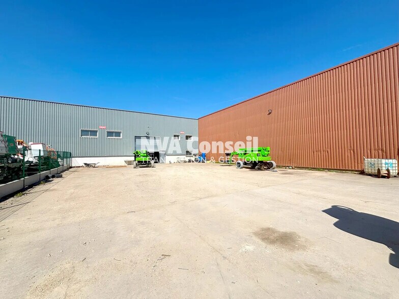 15 Rue D'Anjou, SAINT-OUEN-L'AUMONE for lease - Building Photo - Image 1 of 9