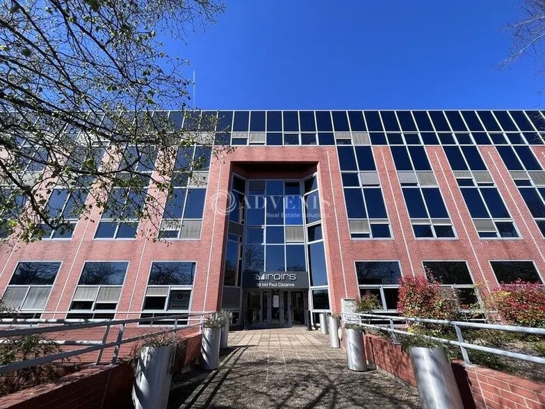 Office in Guyancourt for lease - Building Photo - Image 2 of 7