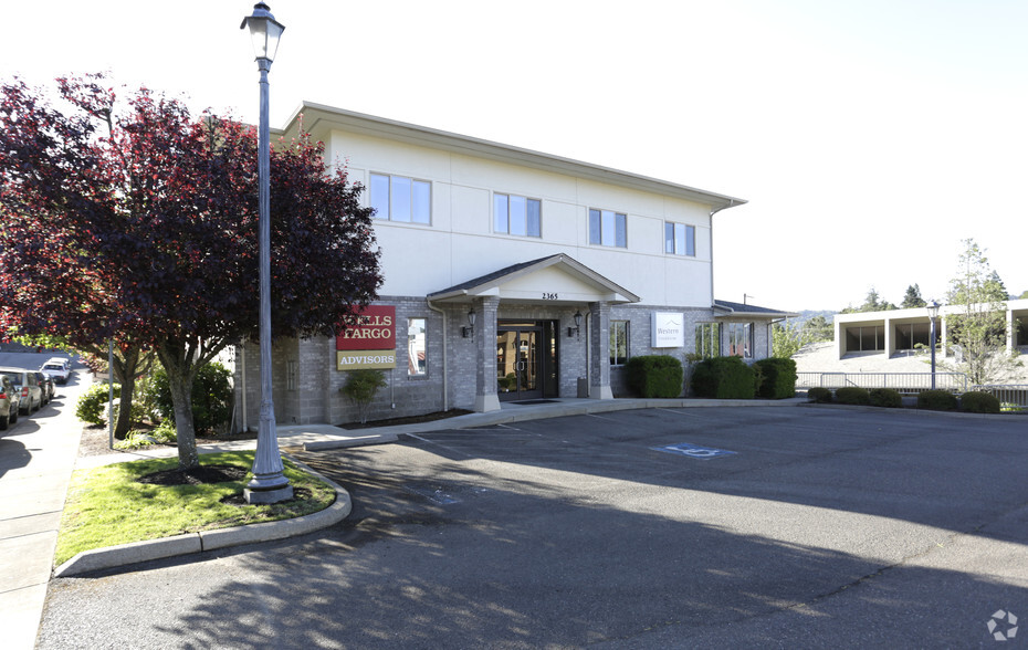 2365 Kline St, Roseburg, OR for lease - Building Photo - Image 3 of 5