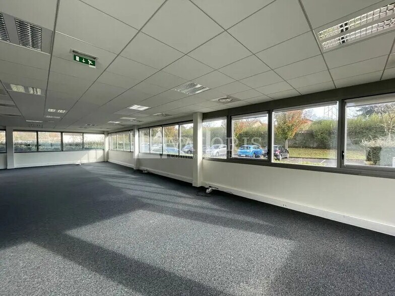 Office in Dardilly for lease - Building Photo - Image 2 of 20