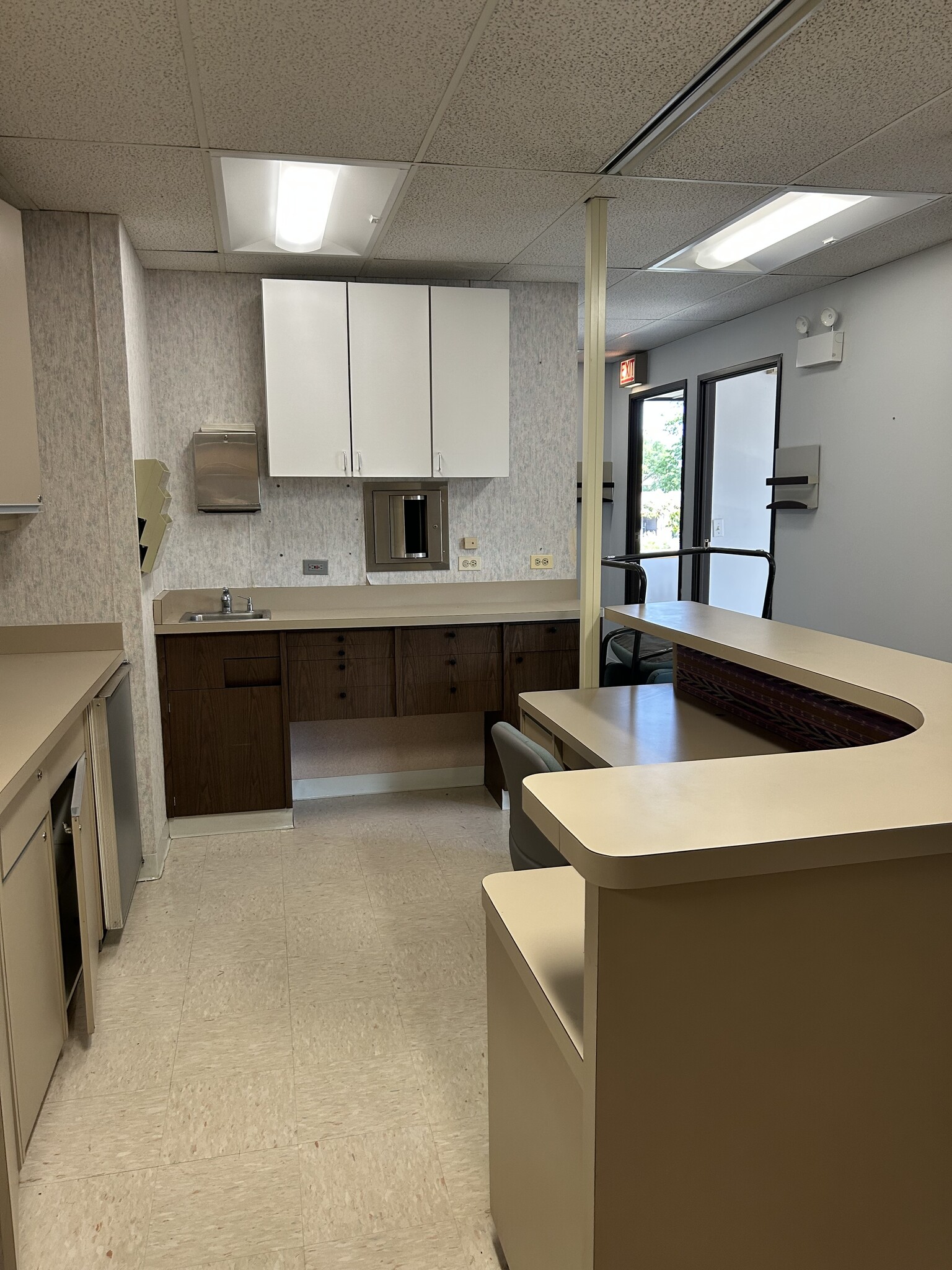 9301 Golf Rd, Des Plaines, IL for lease Interior Photo- Image 1 of 4