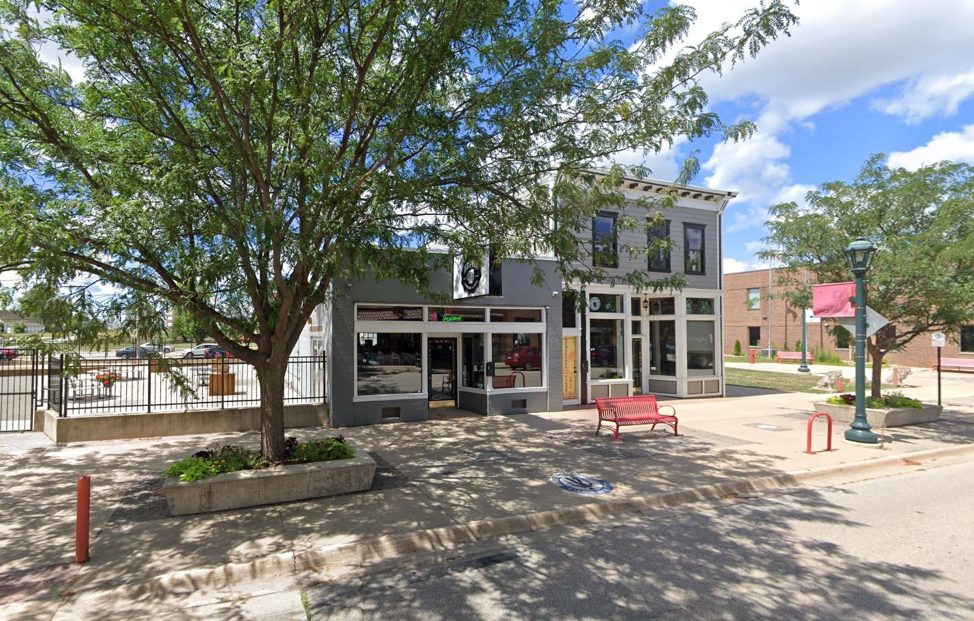 62 16th Ave SW, Cedar Rapids, IA for sale Building Photo- Image 1 of 1