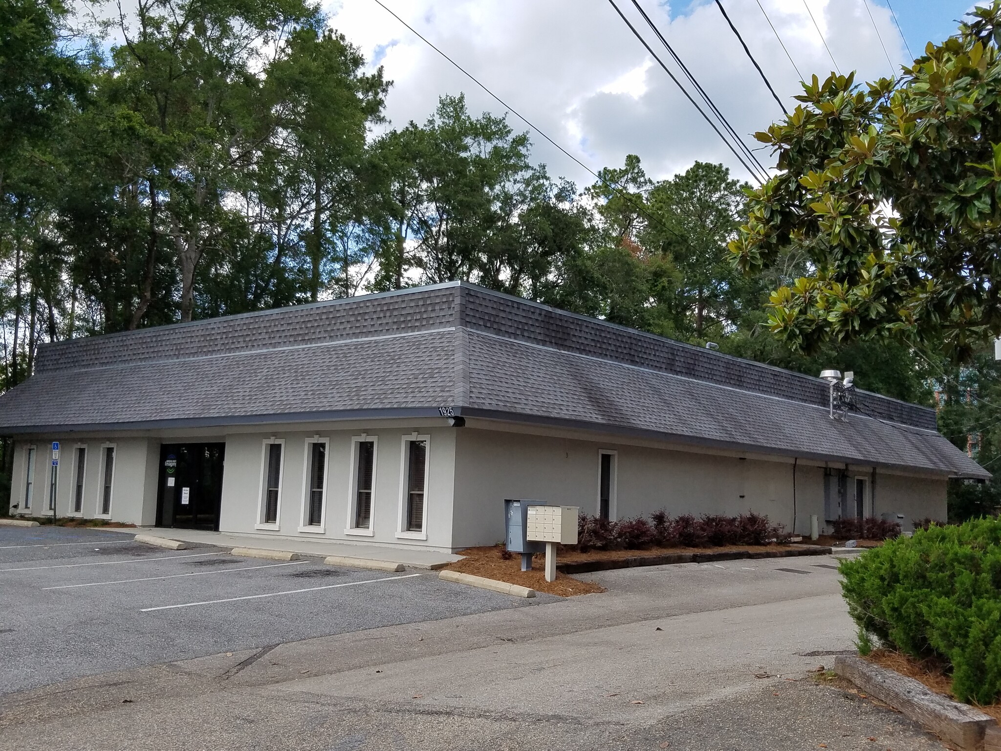 1925 Capital Cir NE, Tallahassee, FL for lease Building Photo- Image 1 of 6