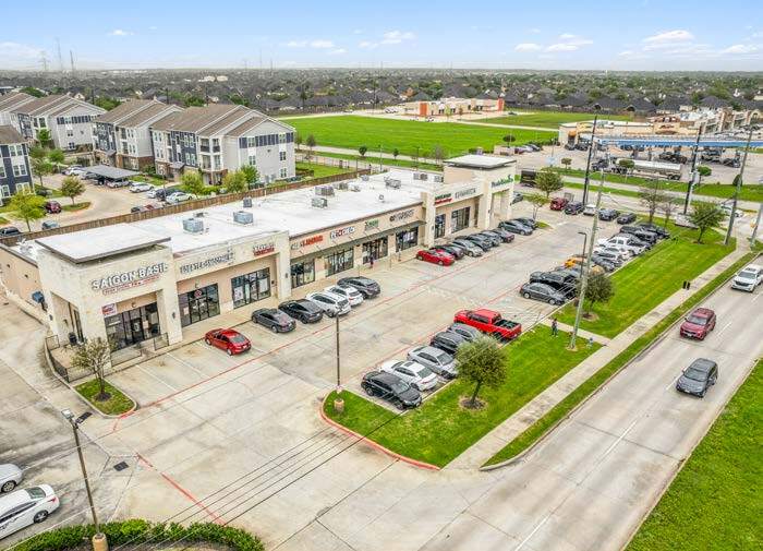 8710 Grand Mission Blvd, Richmond, TX for lease - Building Photo - Image 2 of 16