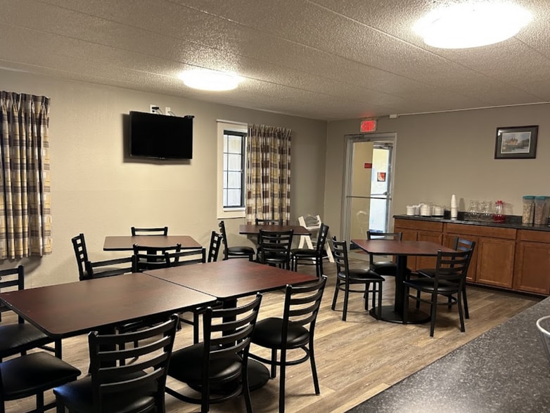 3 Gateway Square Dr, Monroe City, MO for sale - Interior Photo - Image 3 of 6