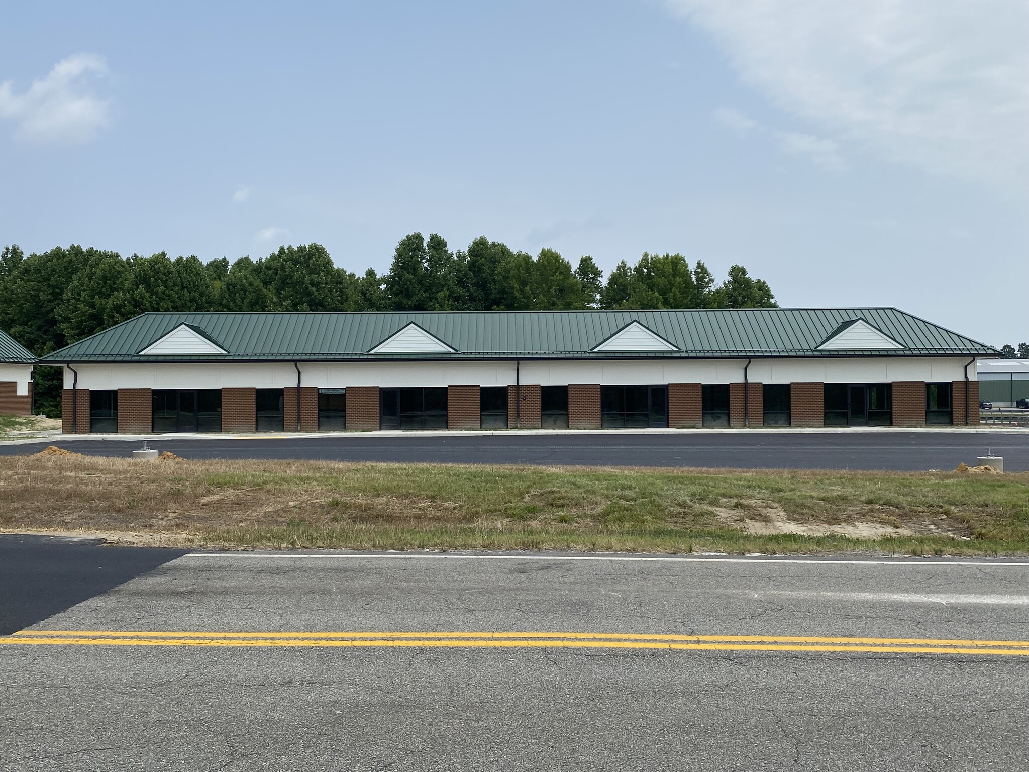 25210 Hofheimer Way, North Dinwiddie, VA for lease Building Photo- Image 1 of 9