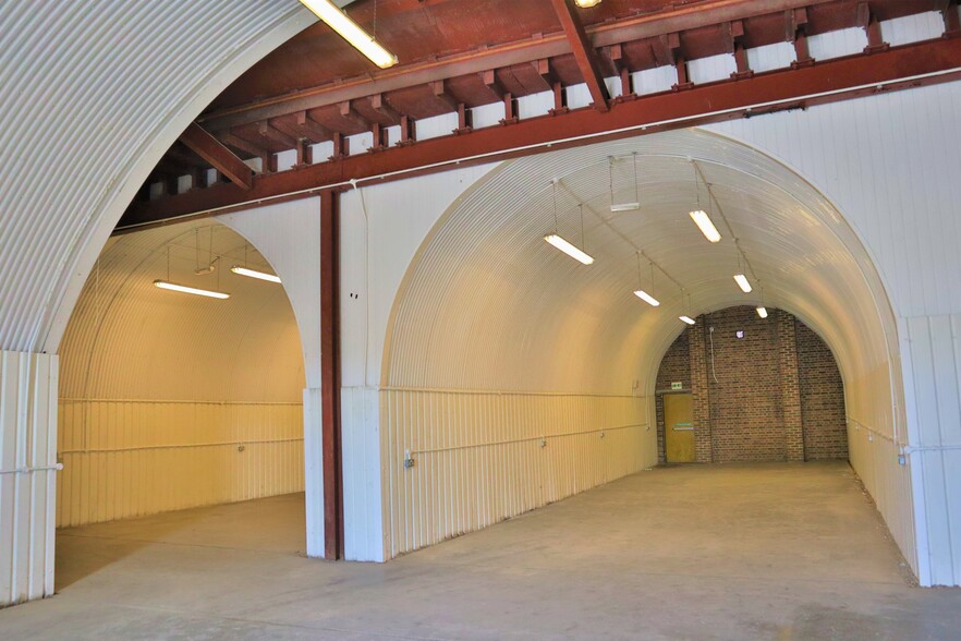Trundleys Rd, London for lease - Interior Photo - Image 3 of 5