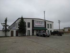 143 East Lake Blvd NE, Airdrie, AB for lease Interior Photo- Image 1 of 10