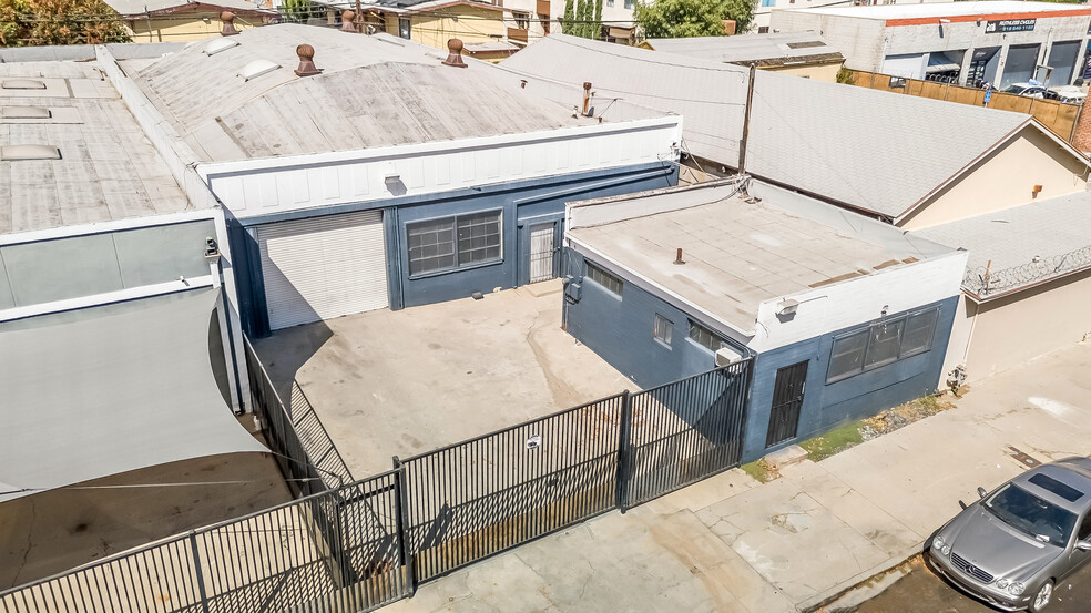 14117-14123 Bessemer St, Van Nuys, CA for sale - Building Photo - Image 2 of 22