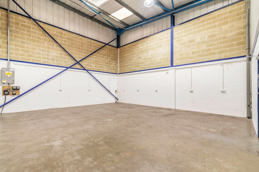 Brunel Clos, Doncaster for lease - Interior Photo - Image 3 of 4