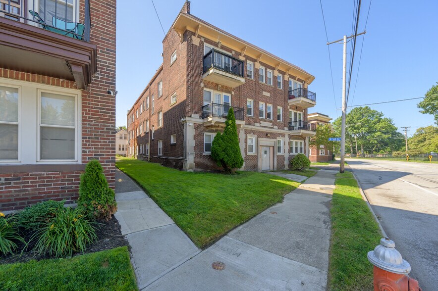 14626 Lake Shore Blvd, Cleveland, OH 44110