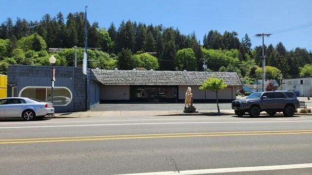 470 Fir Ave, Reedsport, OR for sale - Building Photo - Image 1 of 1