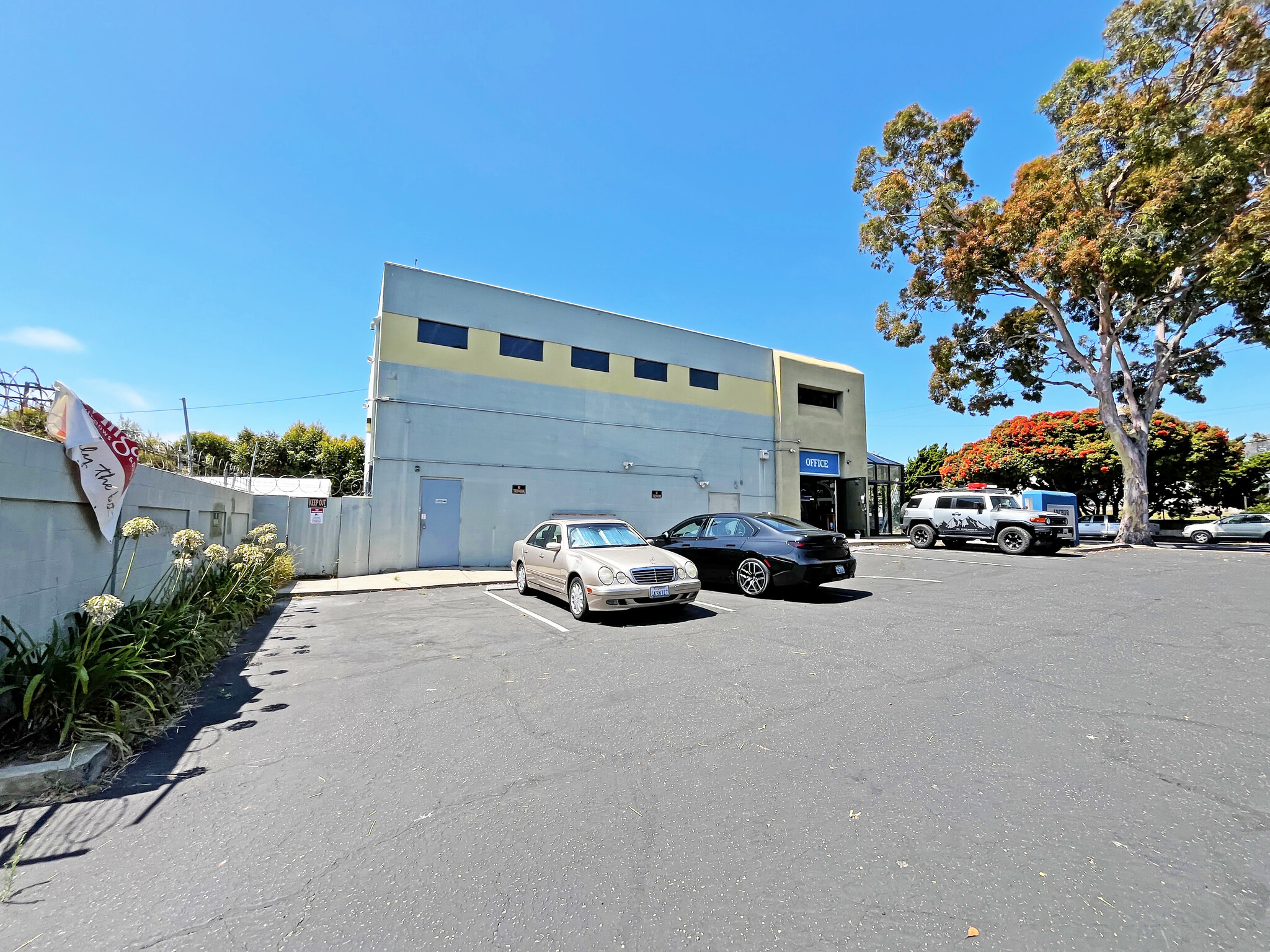 1450 E Thompson Blvd, Ventura, CA for lease Building Photo- Image 1 of 5