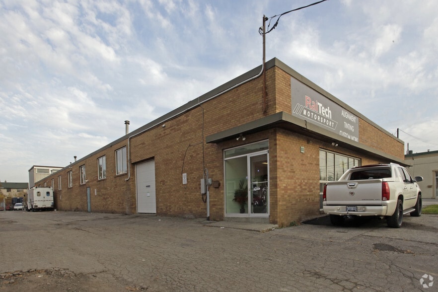 131 Oakdale Rd, Toronto, ON for lease - Building Photo - Image 2 of 5