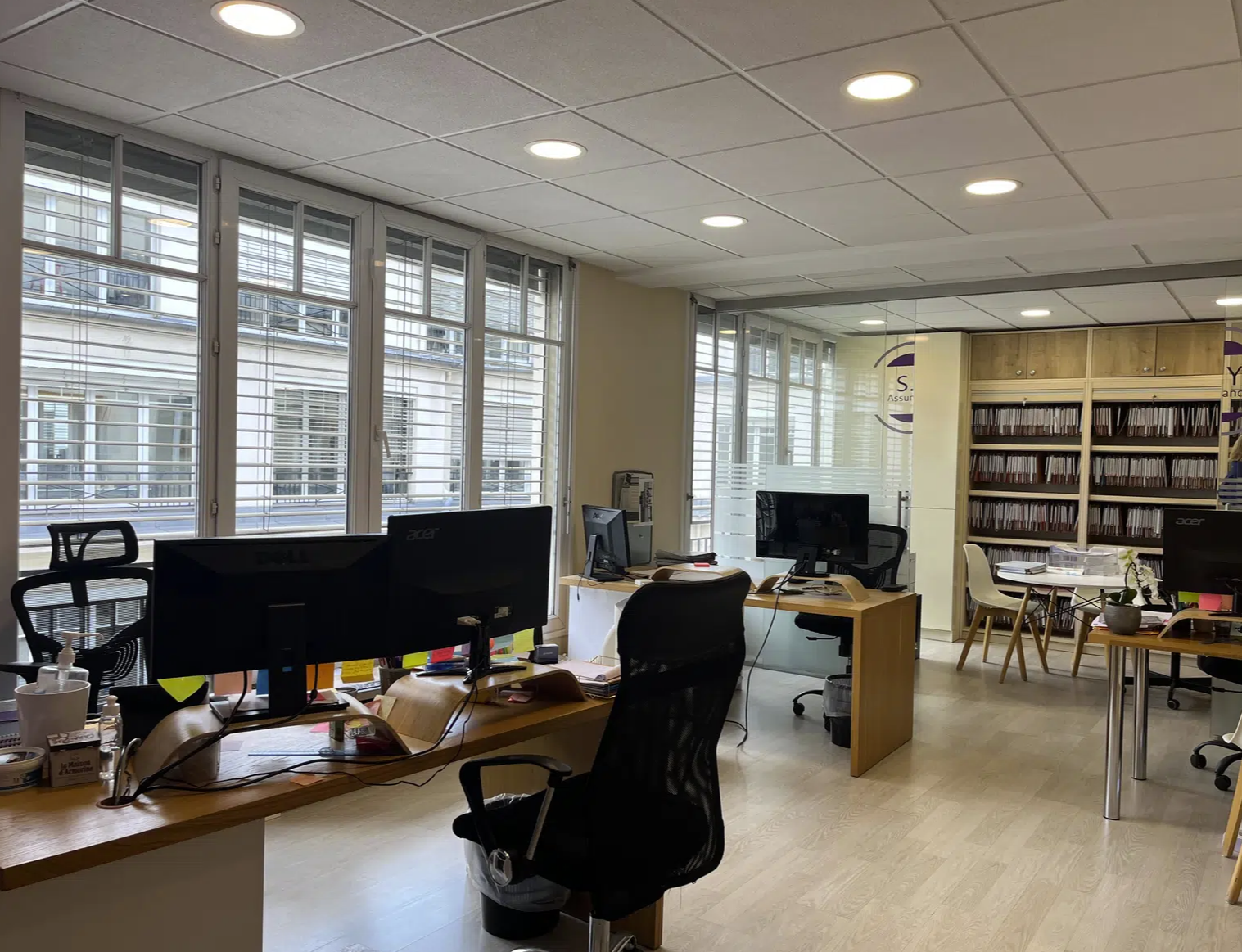 Office in Paris for lease Interior Photo- Image 1 of 1