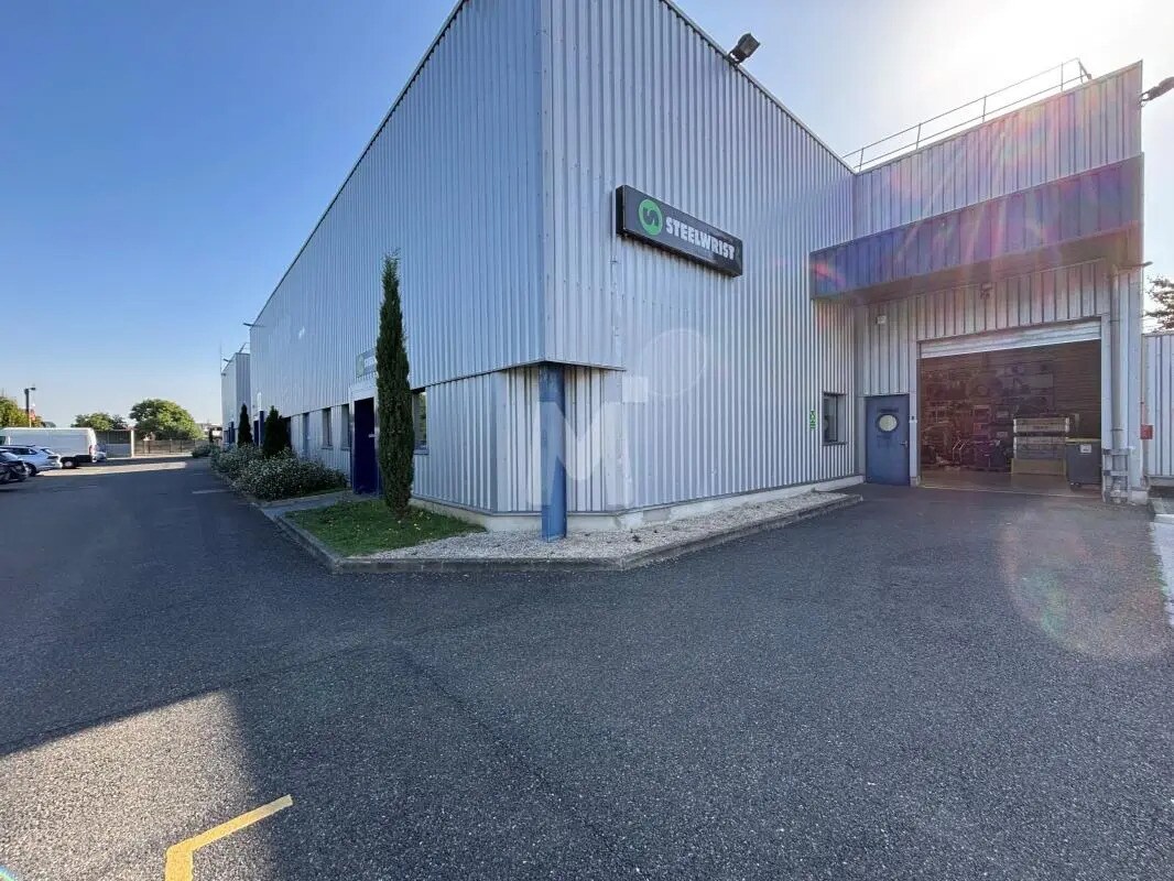 Flex in Chilly-Mazarin for lease Building Photo- Image 1 of 10