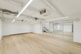 33-35 Rue De Chazelles, Paris for lease Interior Photo- Image 1 of 10