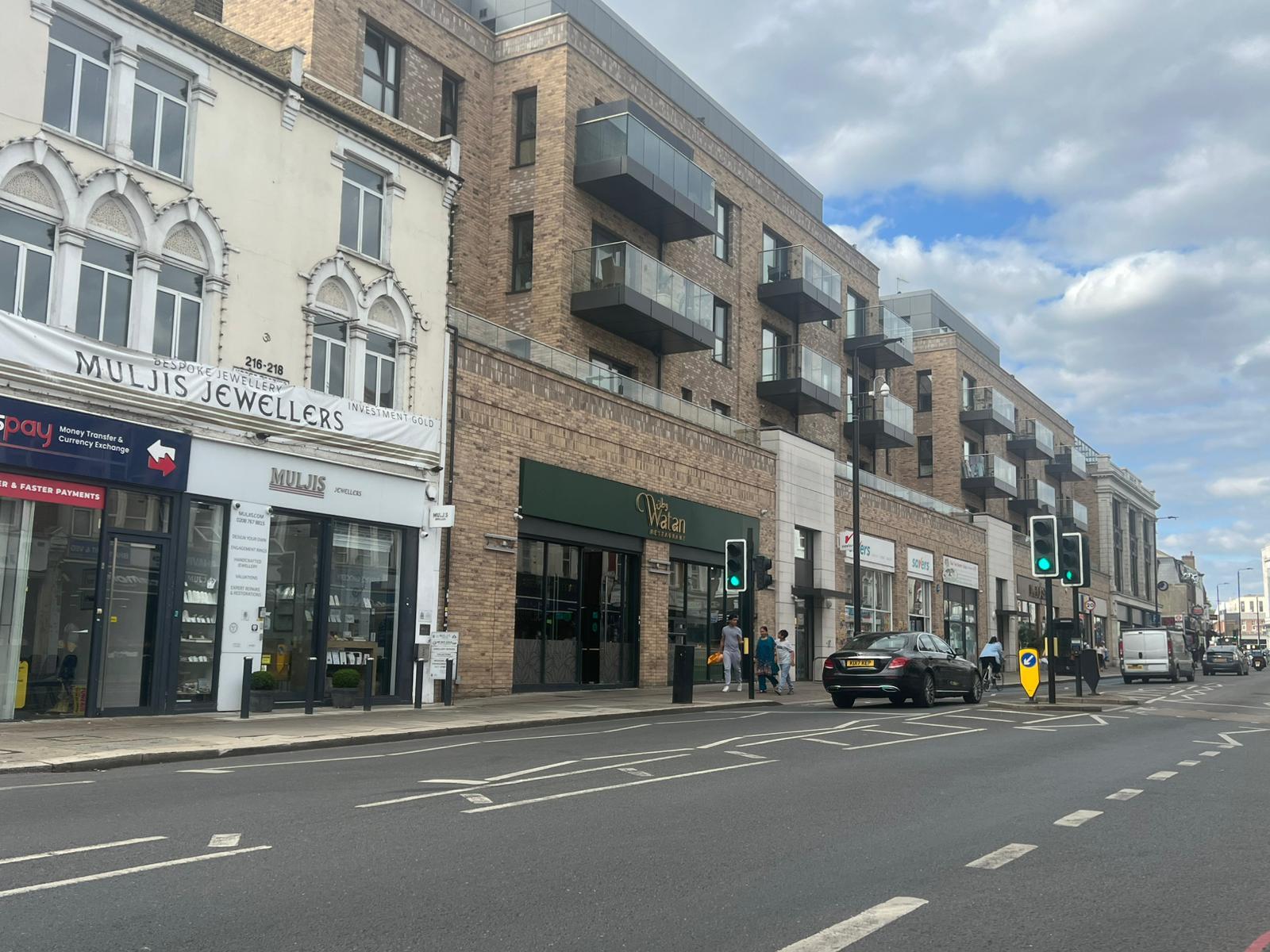 216-218 Upper Tooting Rd, London for lease Primary Photo- Image 1 of 3