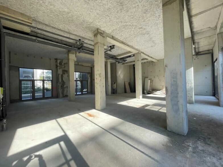 Flex in Vitry-sur-Seine for sale - Building Photo - Image 3 of 7
