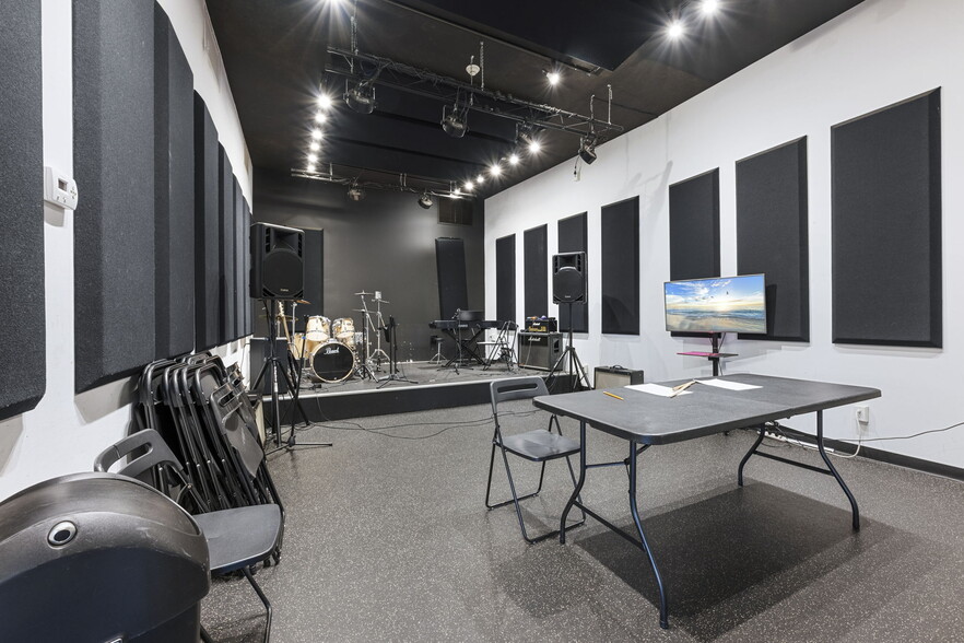 122-134 Mamaroneck Ave, Mamaroneck, NY for lease - Interior Photo - Image 3 of 9