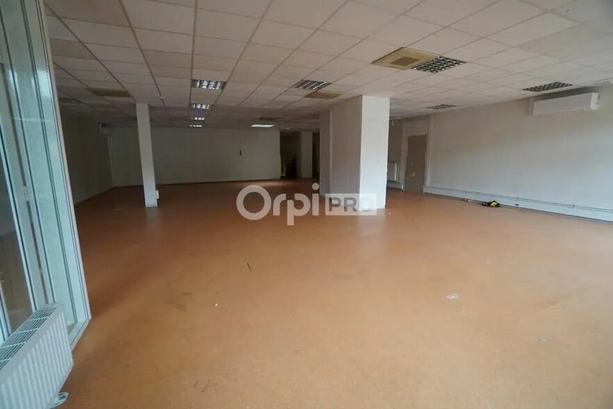 Retail in Dijon for lease - Building Photo - Image 2 of 5