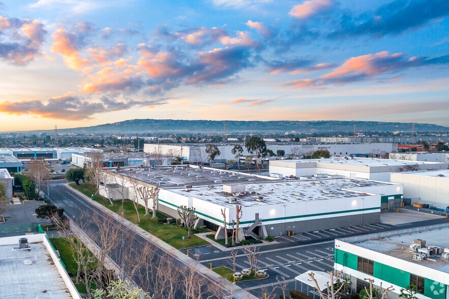 19831 Magellan Dr, Torrance, CA for lease - Building Photo - Image 2 of 4