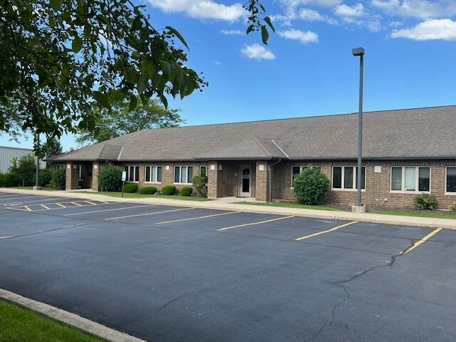 755 McArdle Dr, Crystal Lake, IL for sale Building Photo- Image 1 of 1