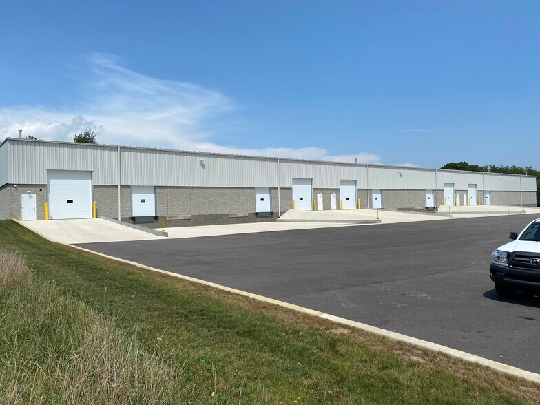 121 Bay Hill Dr, Latrobe, PA for lease - Building Photo - Image 3 of 6