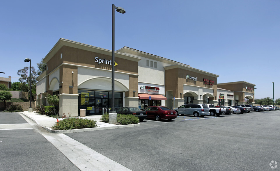 1220-1290 W Foothill Blvd, Rialto, CA for lease - Primary Photo - Image 2 of 6