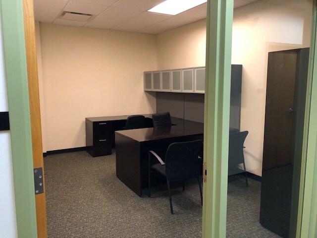 7125 W Gunnison St, Harwood Heights, IL for lease Interior Photo- Image 1 of 5