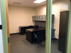 7125 W Gunnison St, Harwood Heights, IL for lease Interior Photo- Image 1 of 5