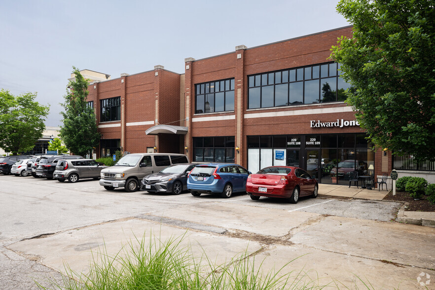 220 W Lockwood Ave, Webster Groves, MO for lease - Building Photo - Image 2 of 5