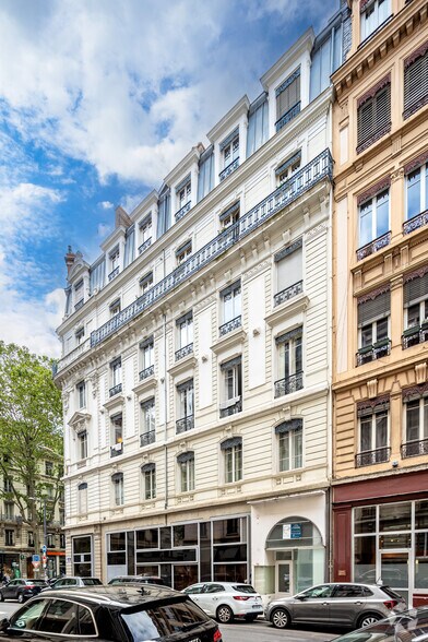 Retail in Lyon for lease - Building Photo - Image 2 of 5