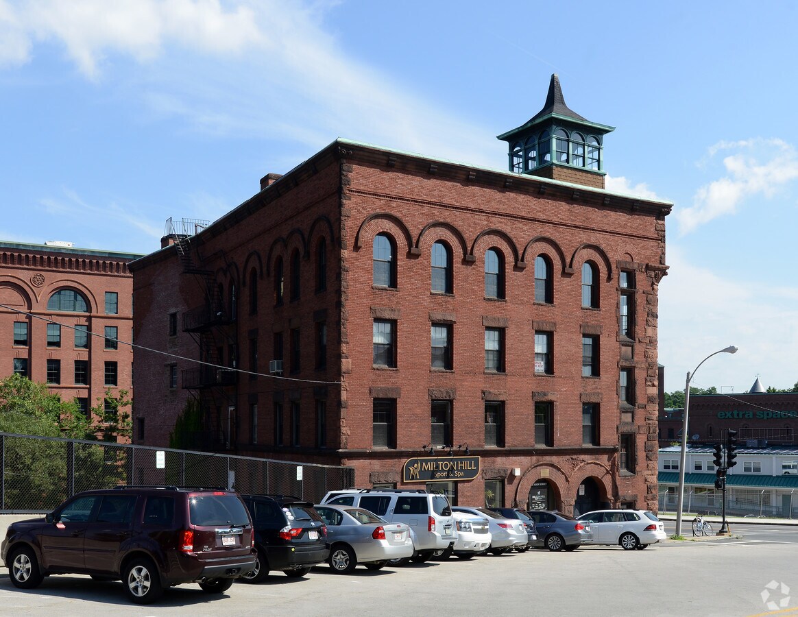 1 Eliot St, Milton, MA 02186