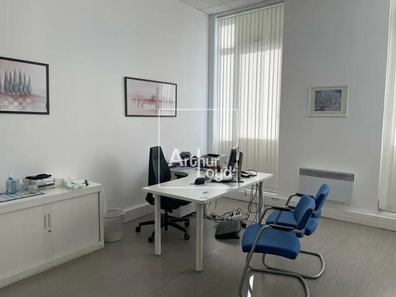 Office in Lieusaint for sale - Interior Photo - Image 1 of 3