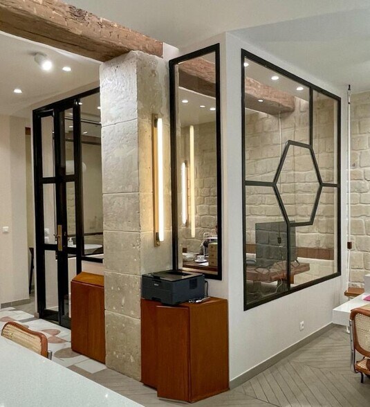 13 Rue De Laborde, Paris for lease - Interior Photo - Image 2 of 7
